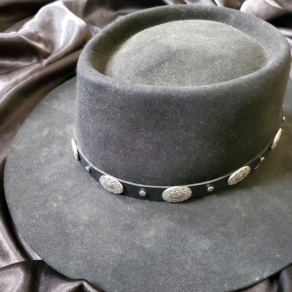 Accessories - Hatband with conchos vegan leather